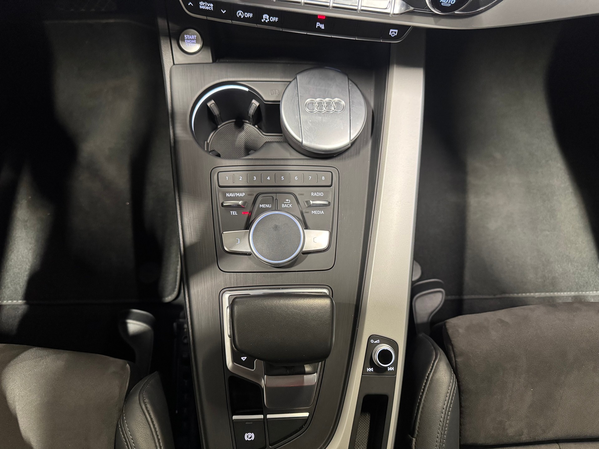 AUDI A4 Avant 40 TDI Sport Attraction quattro S-tronic (19)-image-16