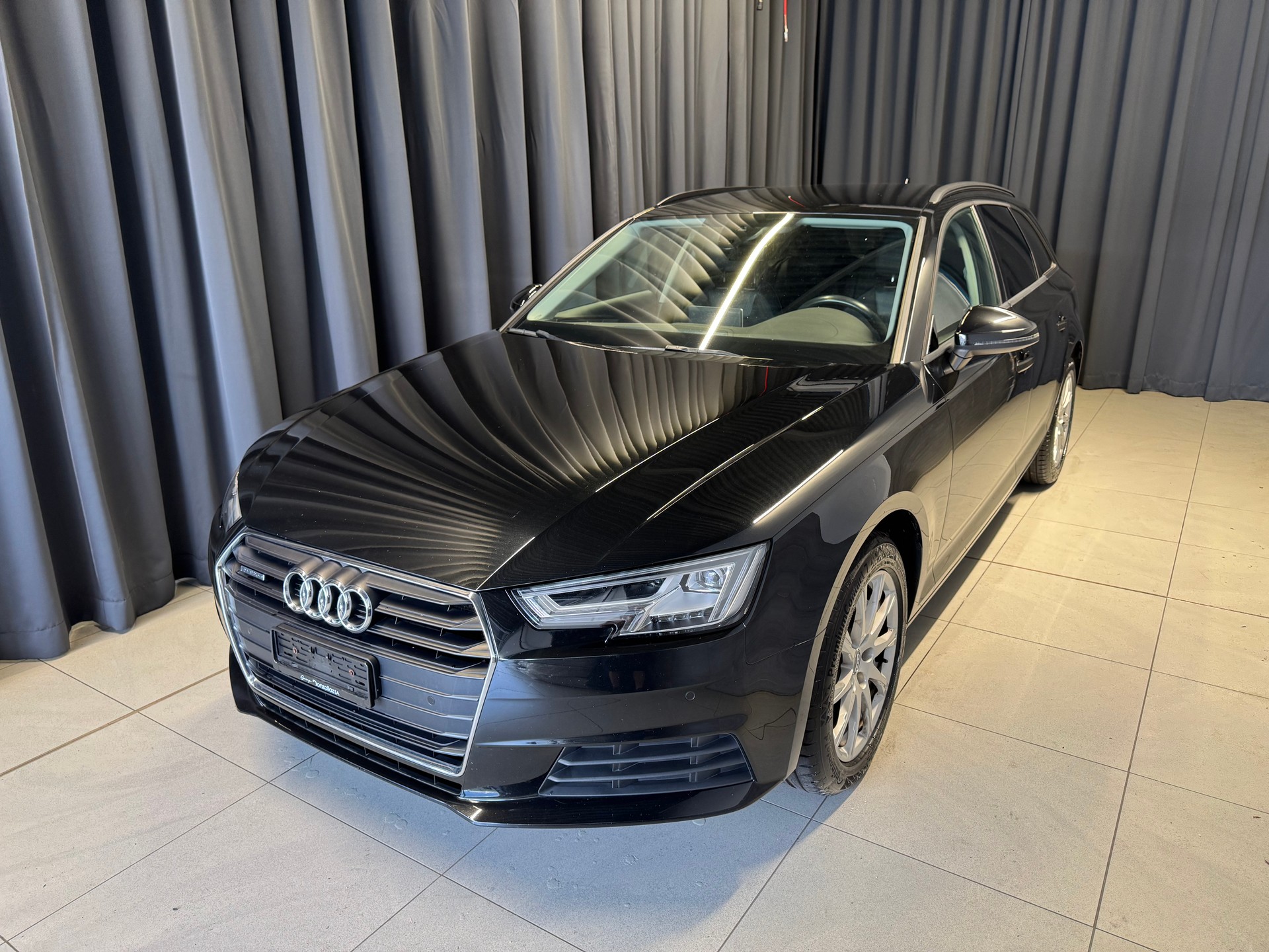 AUDI A4 Avant 40 TDI Sport Attraction quattro S-tronic (19)-showroom-element-2