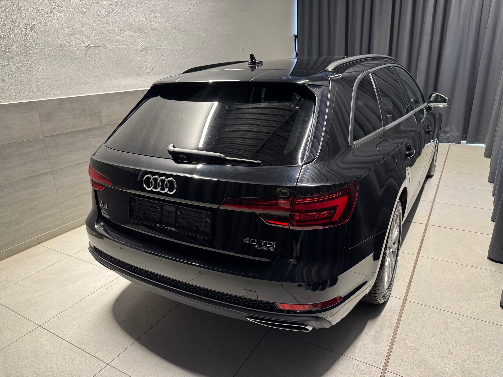 AUDI A4 Avant 40 TDI Sport Attraction quattro S-tronic (19)-image-5