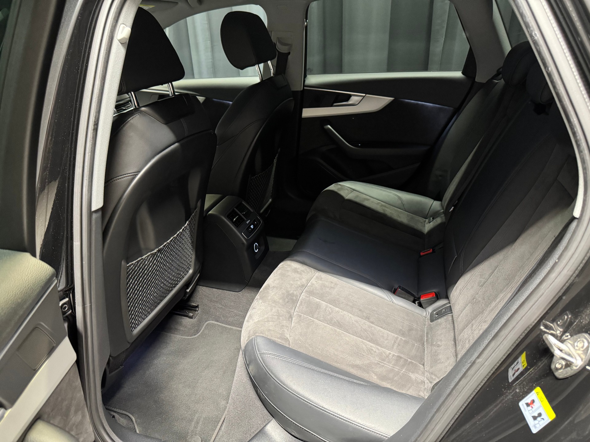 AUDI A4 Avant 40 TDI Sport Attraction quattro S-tronic (19)-image-7