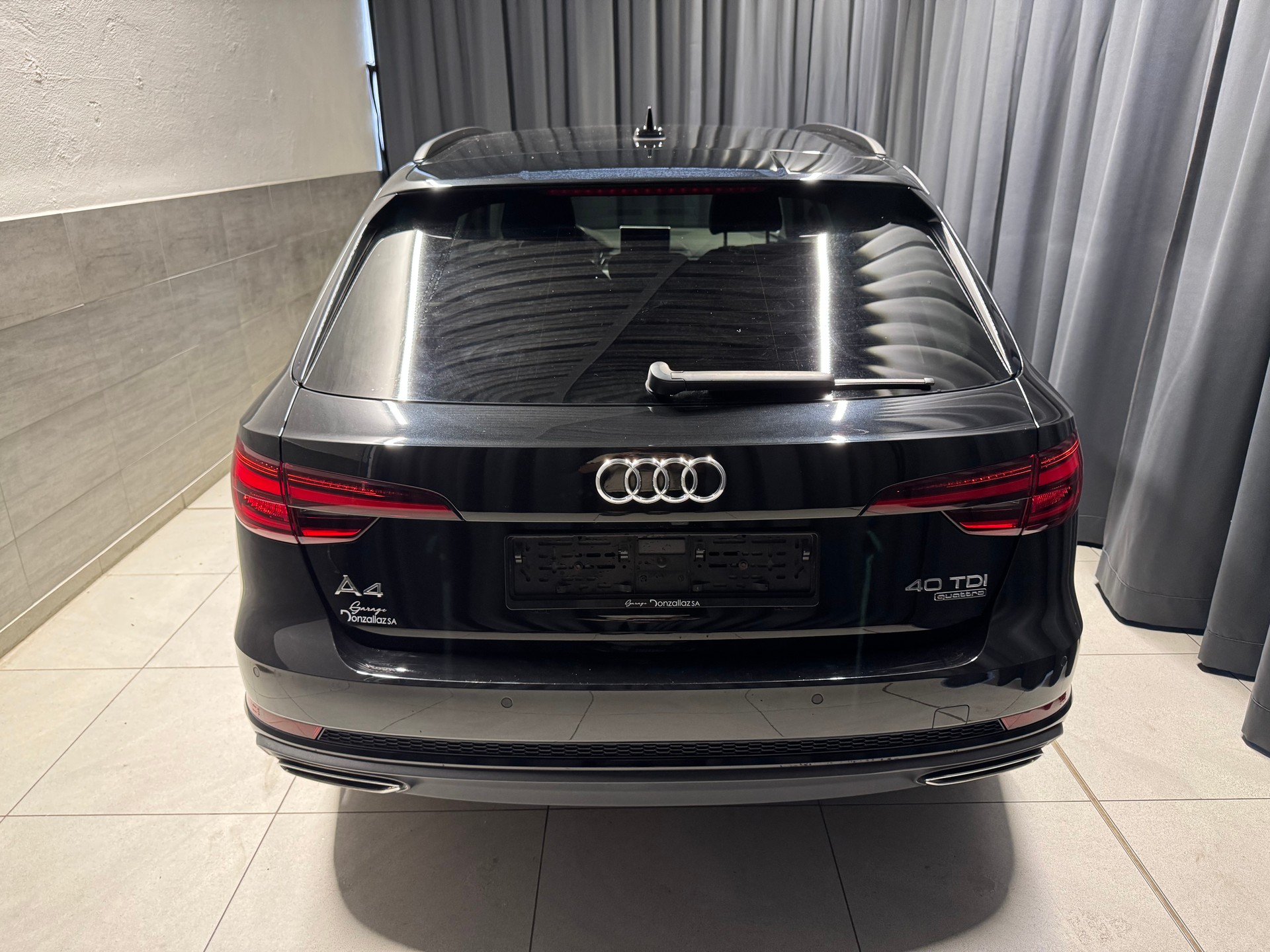 AUDI A4 Avant 40 TDI Sport Attraction quattro S-tronic (19)-image-4