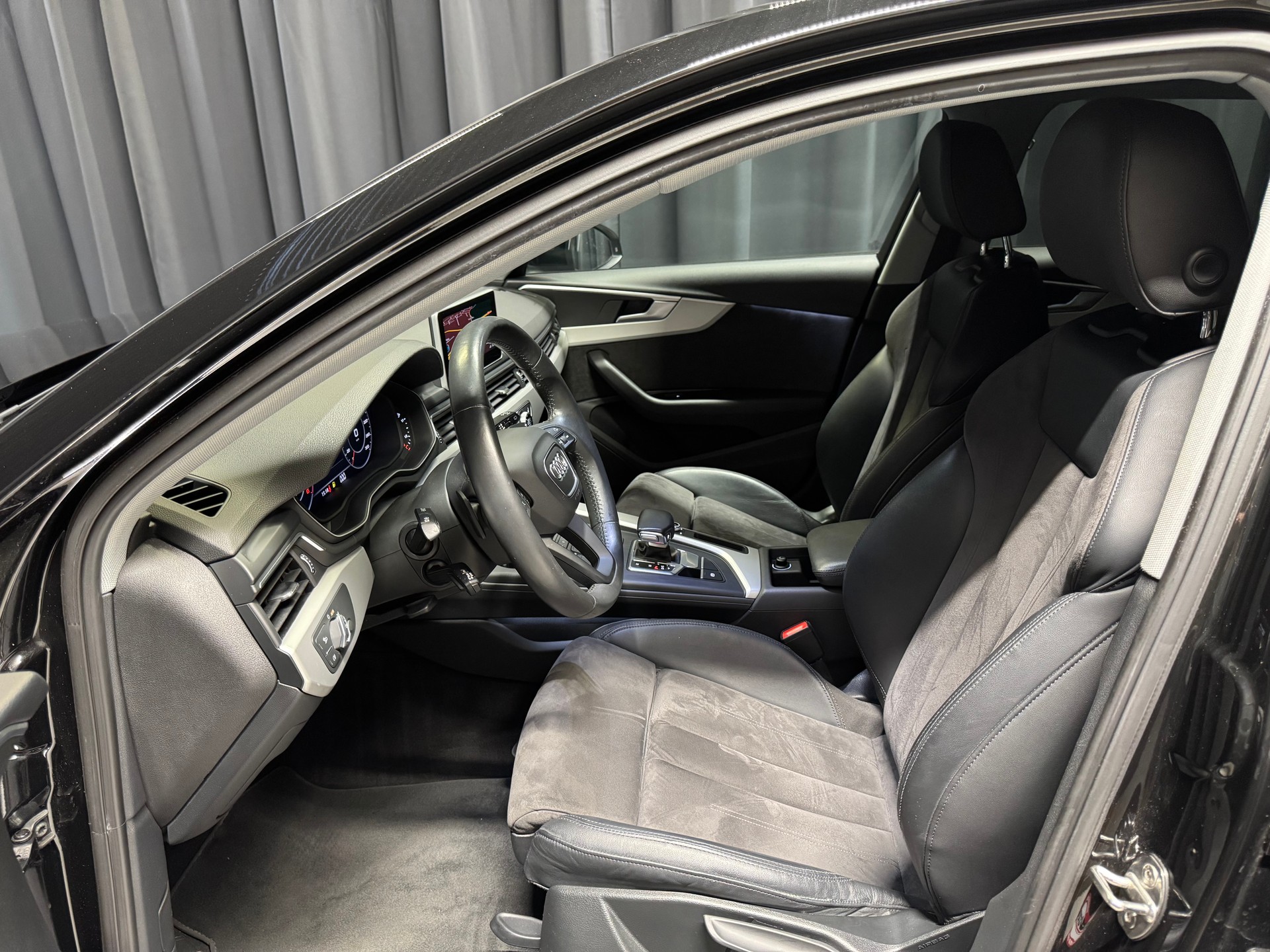 AUDI A4 Avant 40 TDI Sport Attraction quattro S-tronic (19)-image-6
