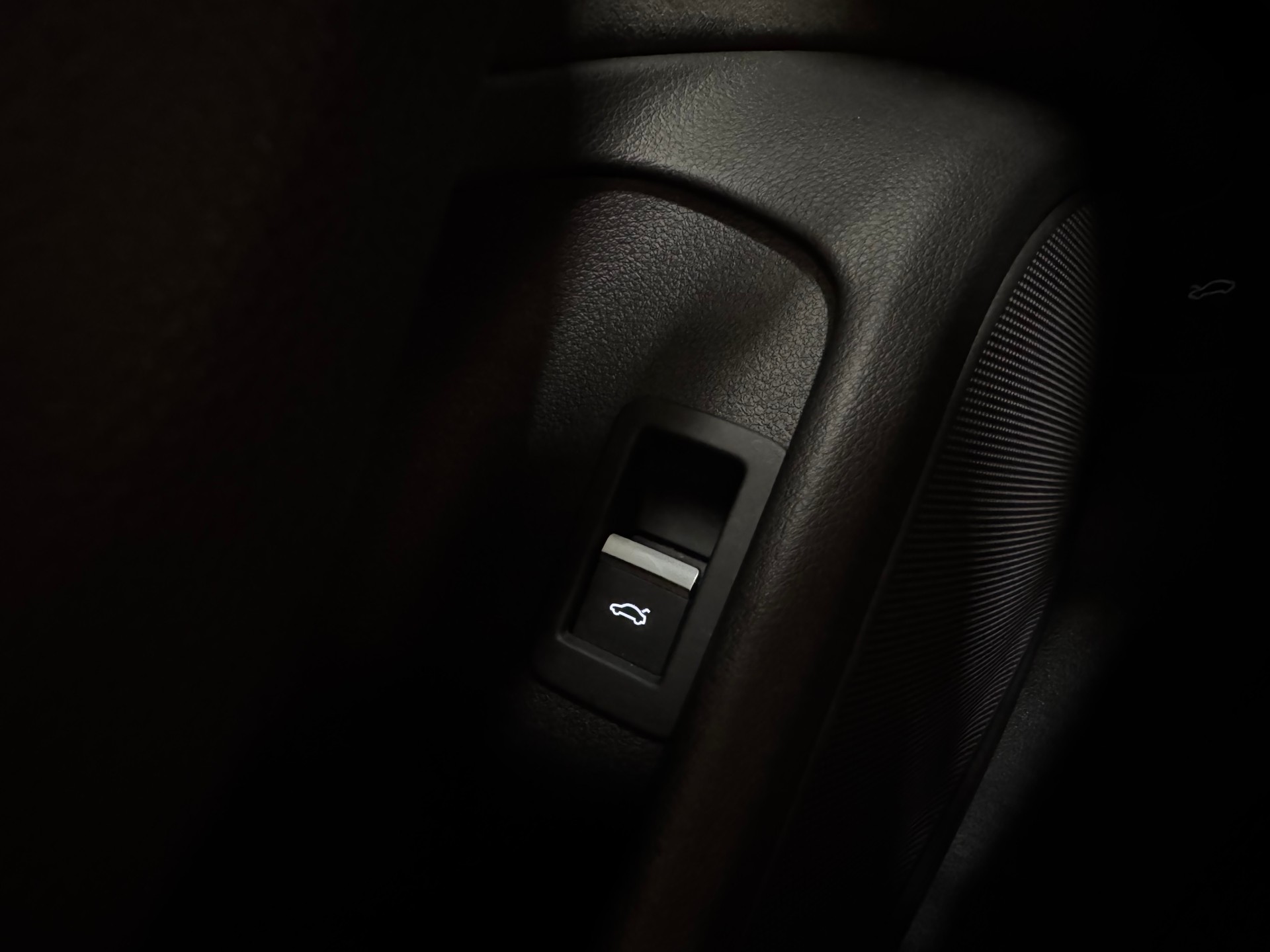 AUDI A4 Avant 40 TDI Sport Attraction quattro S-tronic (19)-image-19
