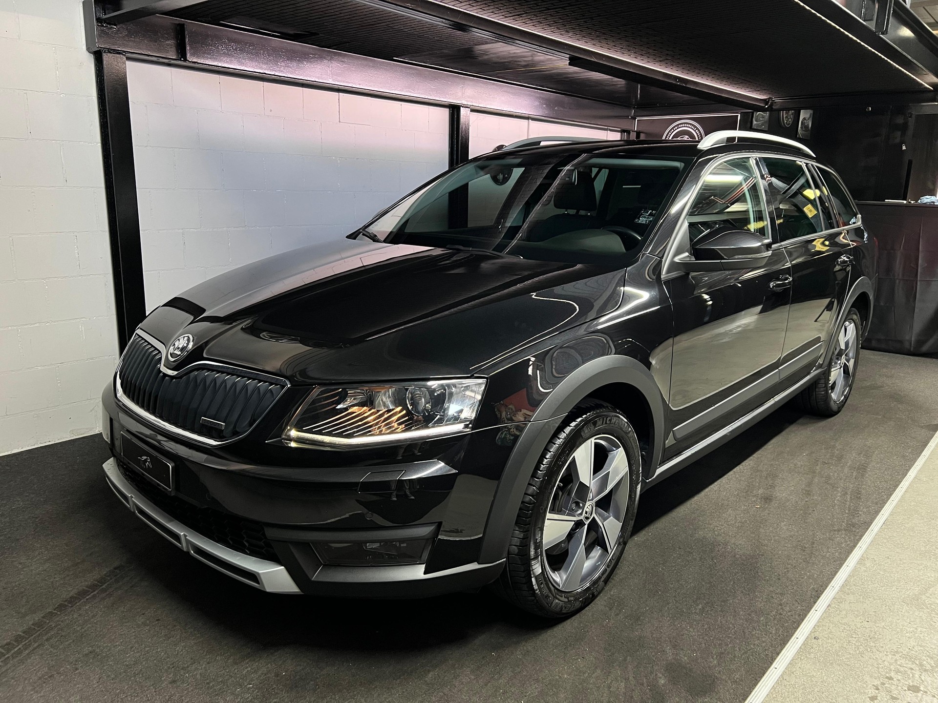 SKODA Octavia Combi 1.8 TSI Scout 4x4 DSG-image-1
