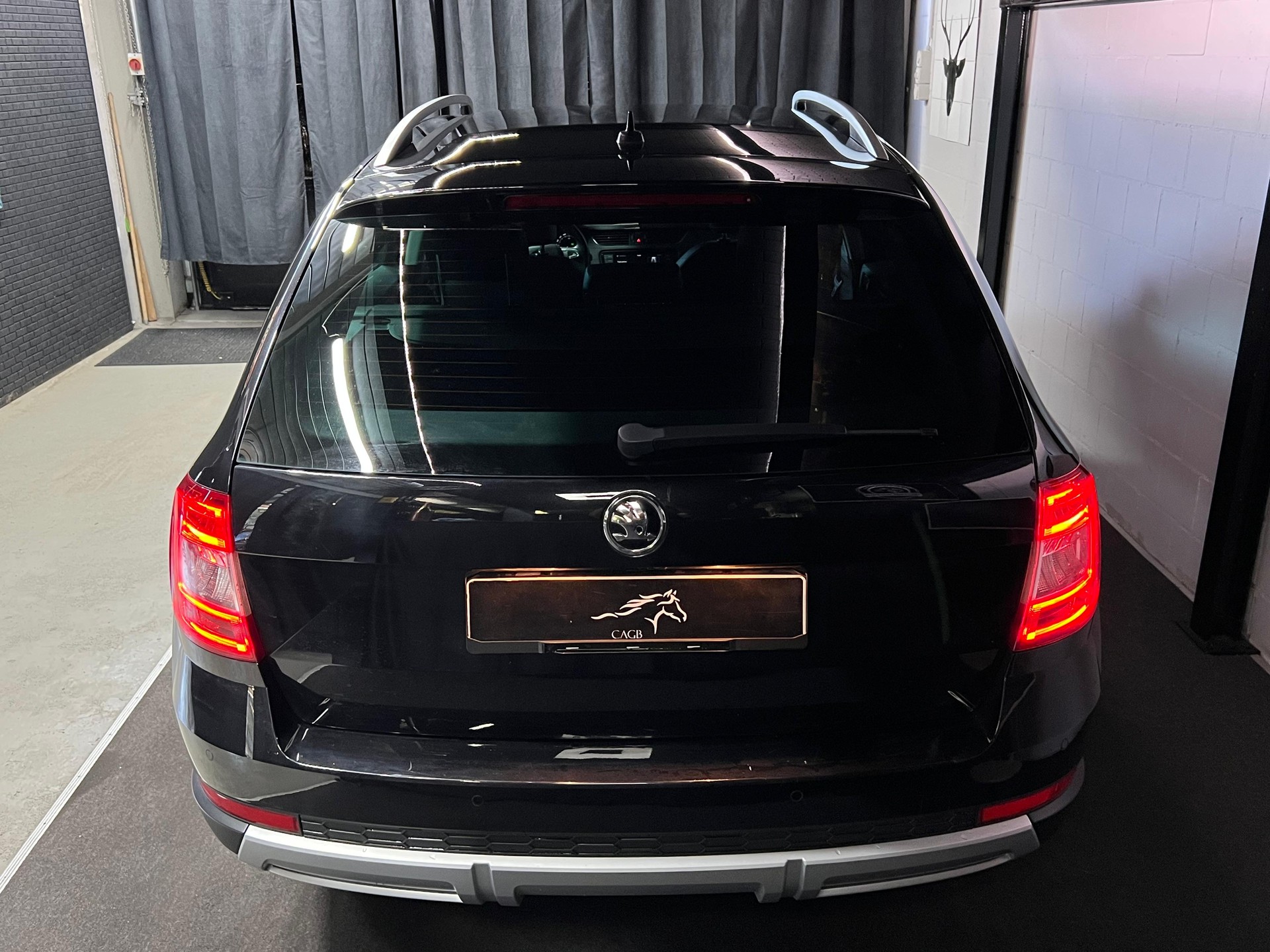 SKODA Octavia Combi 1.8 TSI Scout 4x4 DSG-image-4