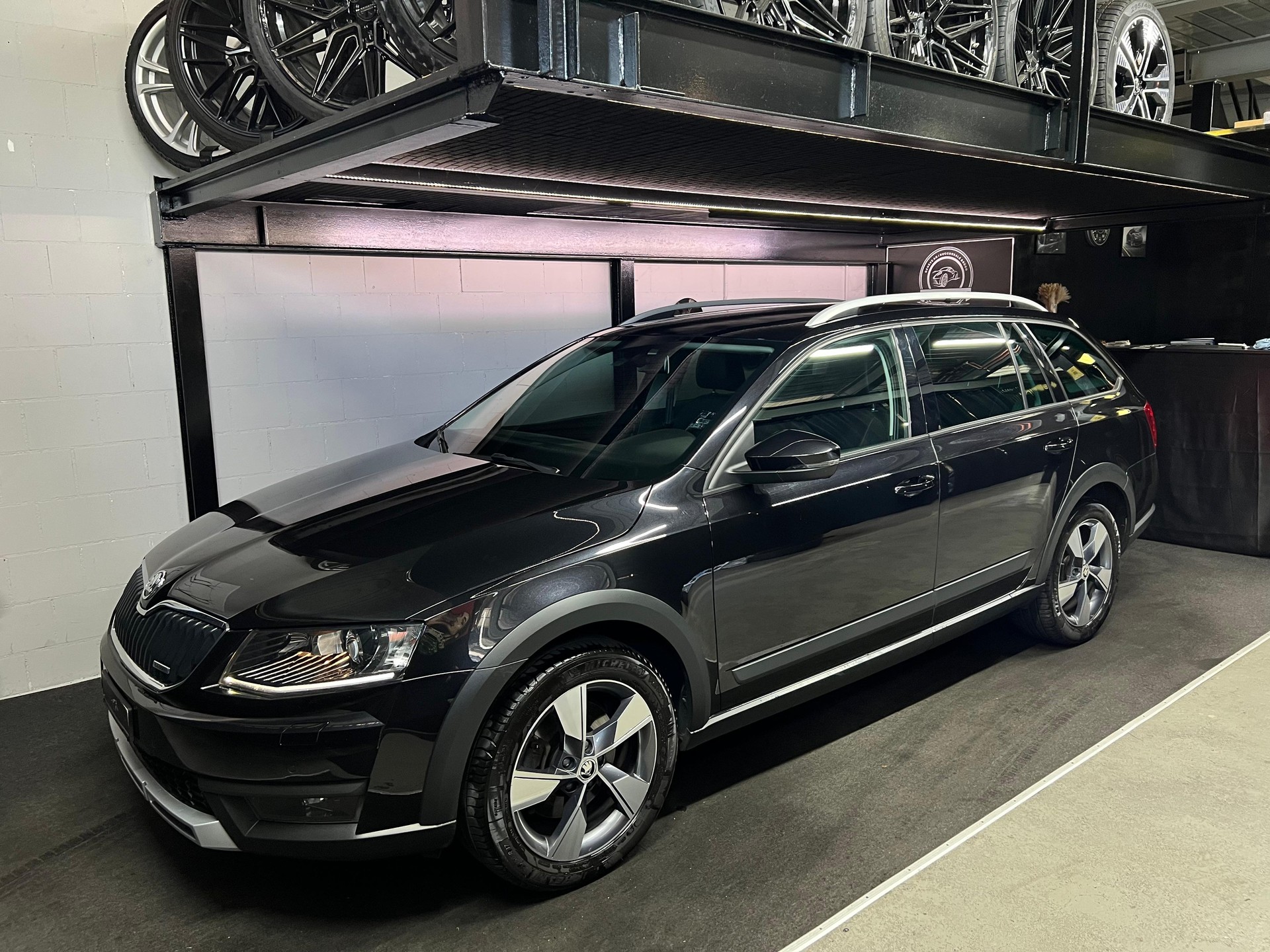 SKODA Octavia Combi 1.8 TSI Scout 4x4 DSG-image-0