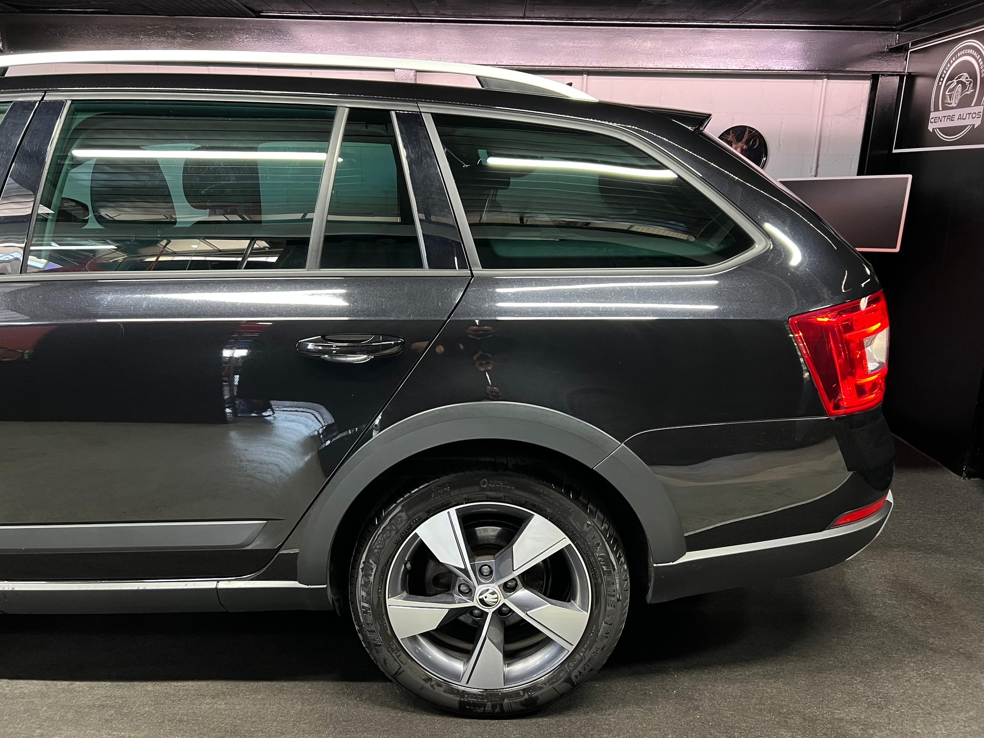 SKODA Octavia Combi 1.8 TSI Scout 4x4 DSG-image-6