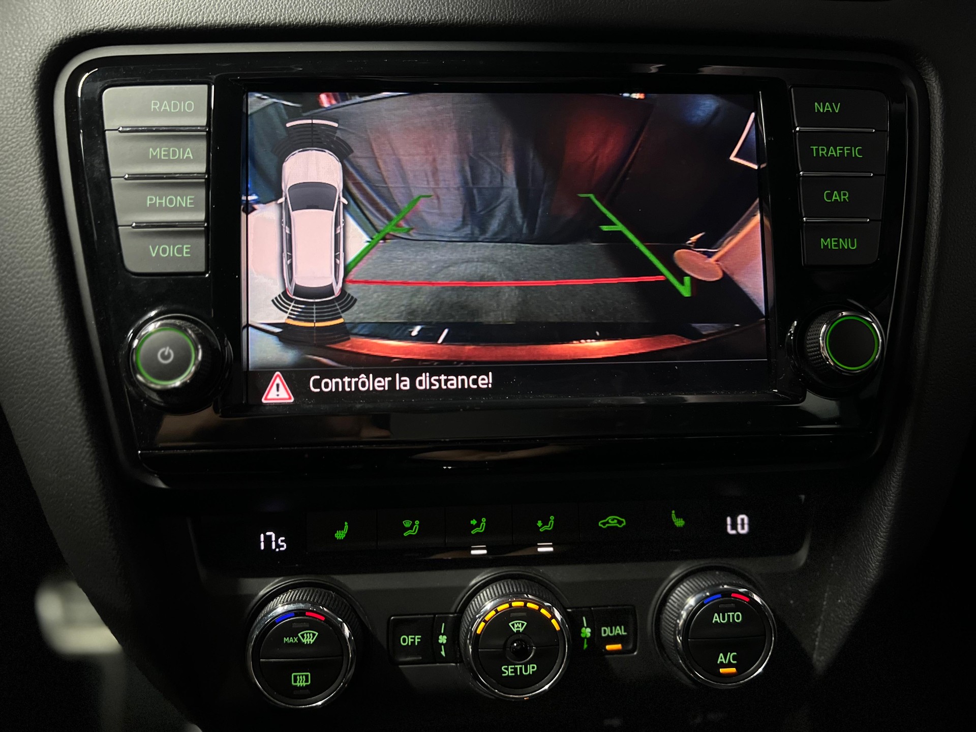 SKODA Octavia Combi 1.8 TSI Scout 4x4 DSG-image-10