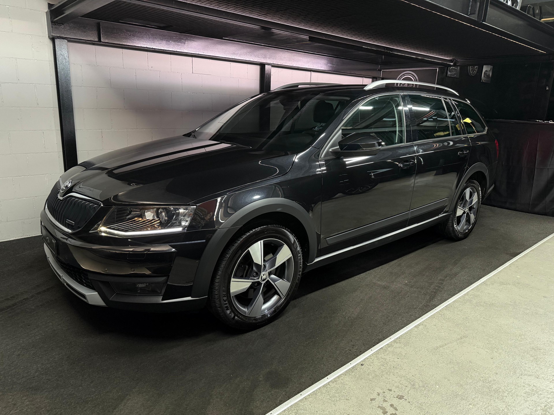 SKODA Octavia Combi 1.8 TSI Scout 4x4 DSG-showroom-element-1