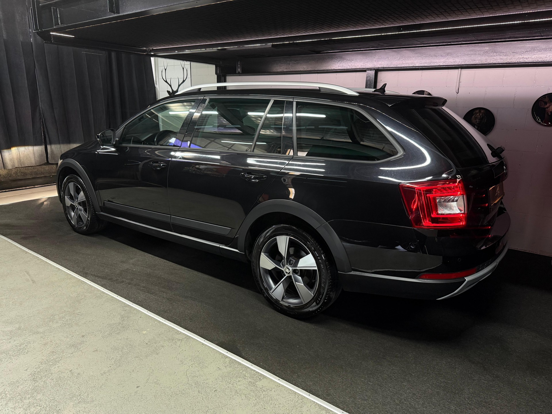 SKODA Octavia Combi 1.8 TSI Scout 4x4 DSG-showroom-element-3