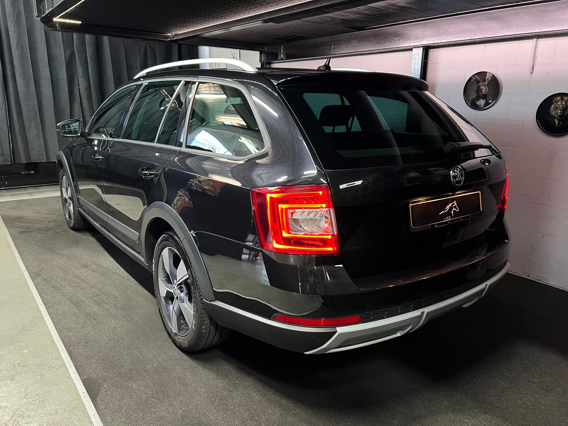 SKODA Octavia Combi 1.8 TSI Scout 4x4 DSG-image-3