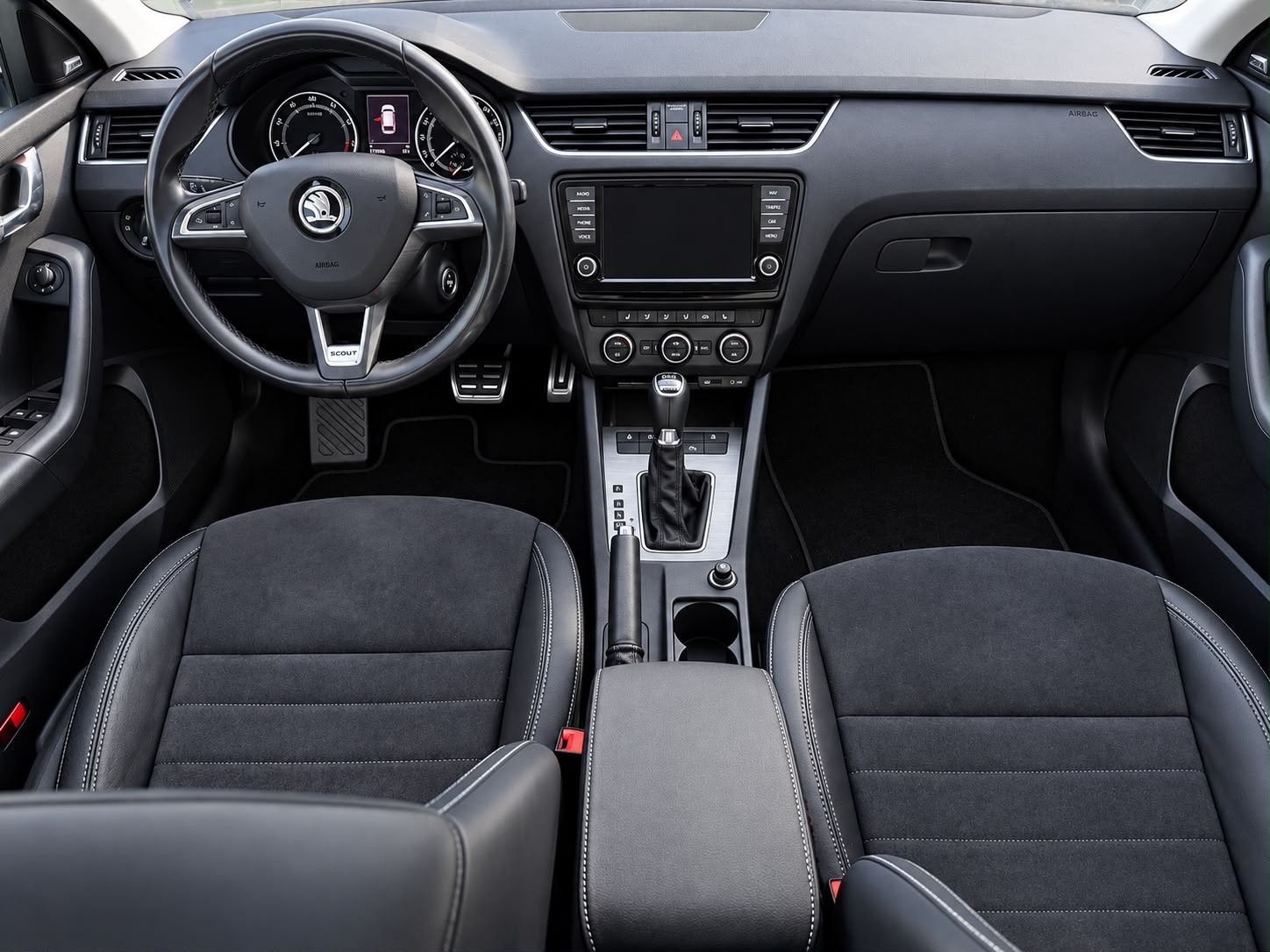 SKODA Octavia Combi 1.8 TSI Scout 4x4 DSG-image-7