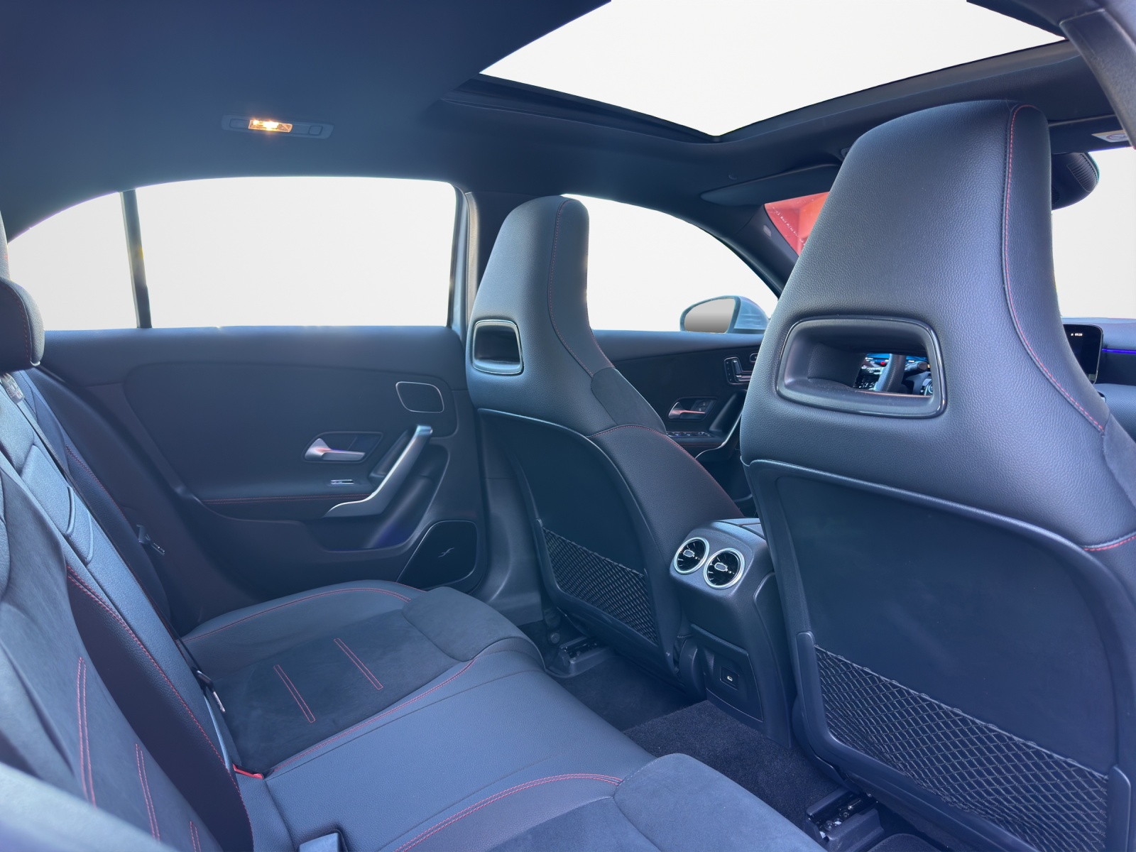 MERCEDES-BENZ A35AMG 4Matic 8G-DCT *CH-Wagen*-image-14