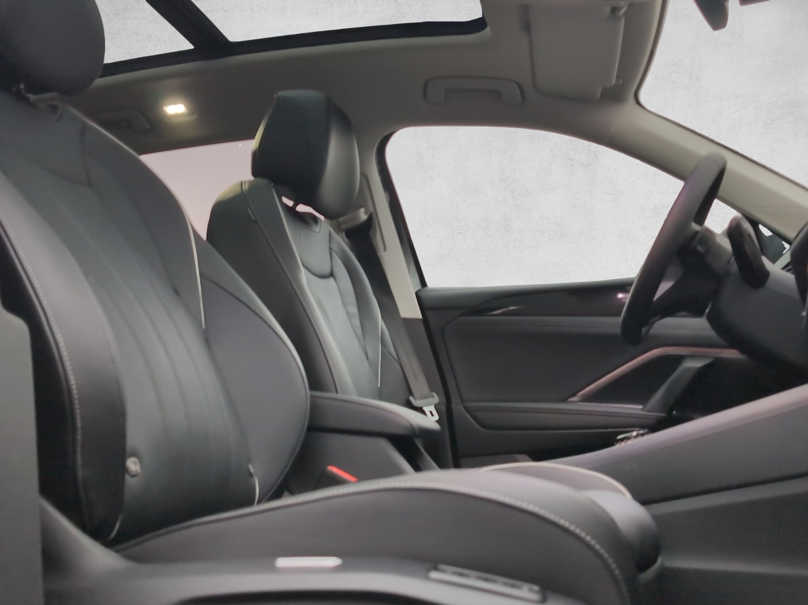 VW Tiguan 2.0 TSI United DSG 4Motion-image-12