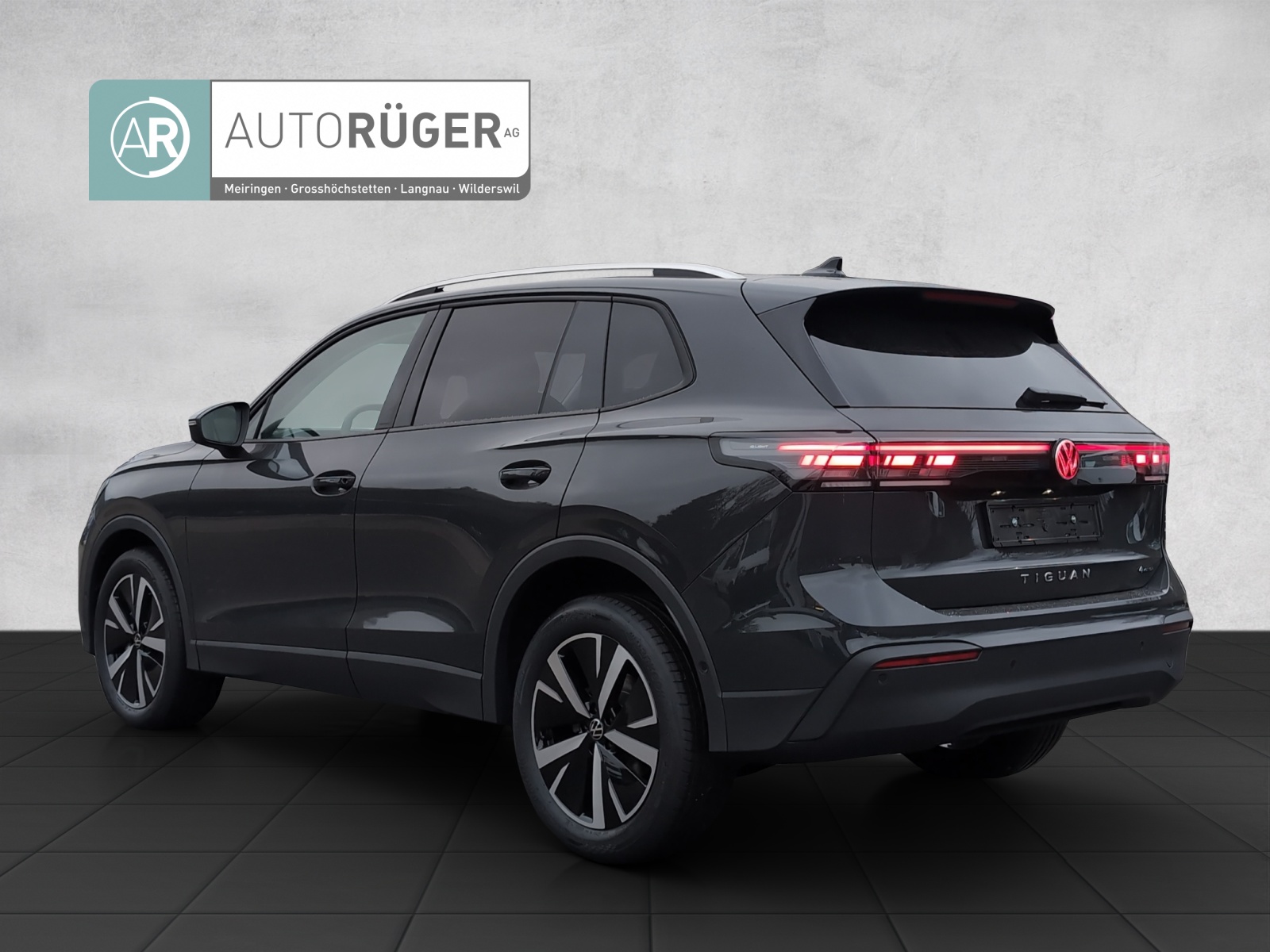 VW Tiguan 2.0 TSI United DSG 4Motion-image-3