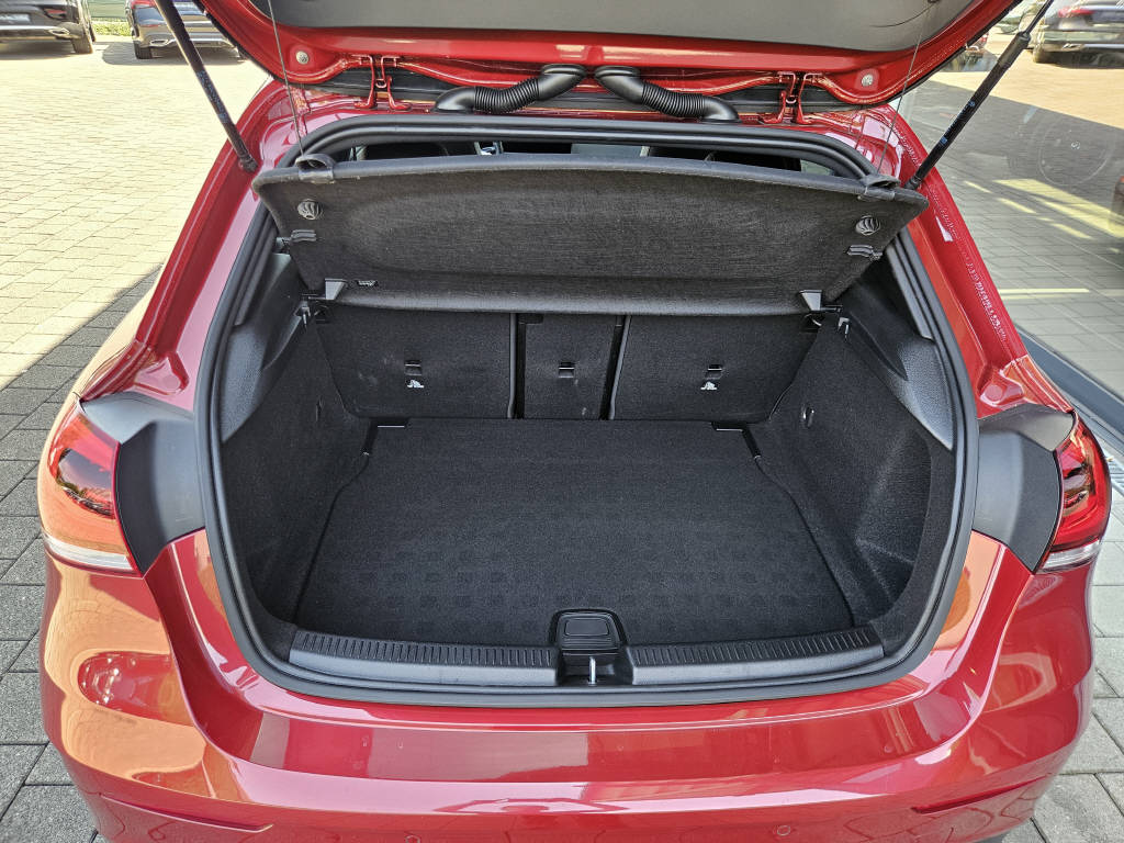 MERCEDES-BENZ A 250 4Matic AMG Line-image-3