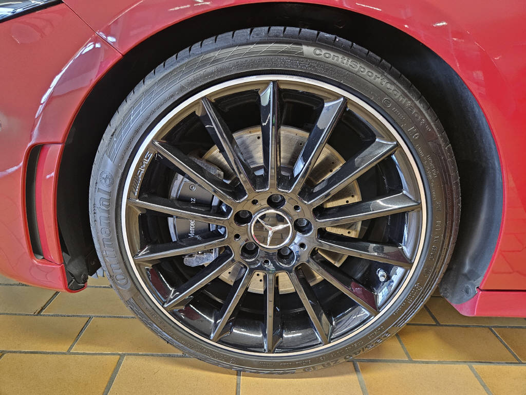 MERCEDES-BENZ A 250 4Matic AMG Line-image-14