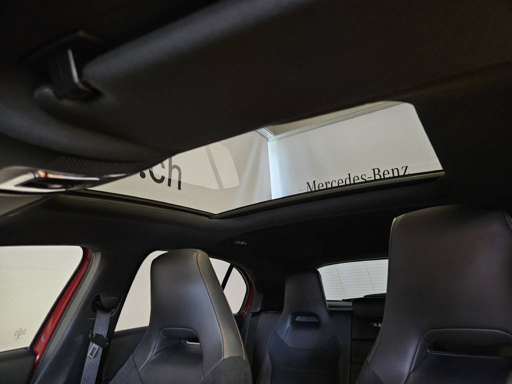 MERCEDES-BENZ A 250 4Matic AMG Line-image-4