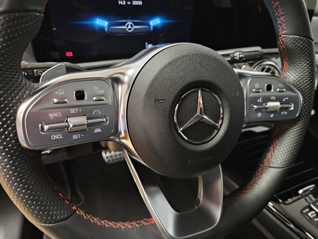 MERCEDES-BENZ A 250 4Matic AMG Line-image-8