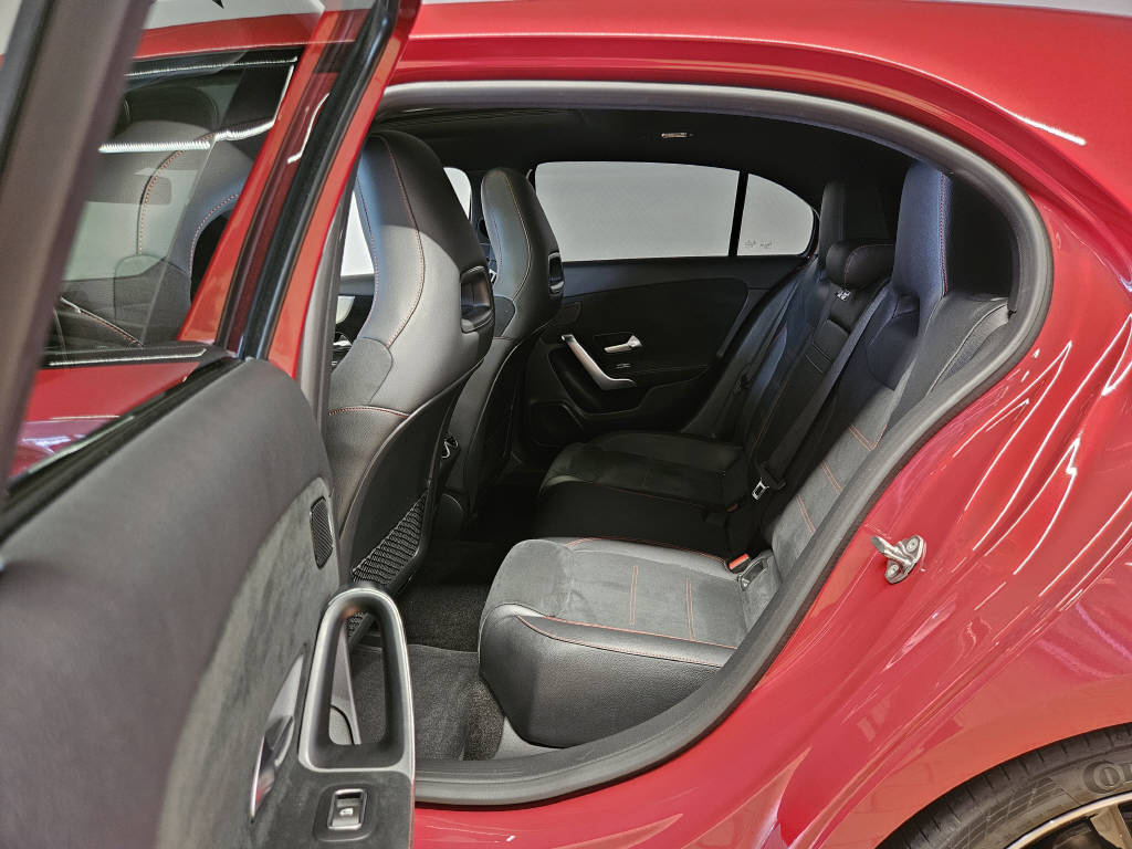 MERCEDES-BENZ A 250 4Matic AMG Line-image-12