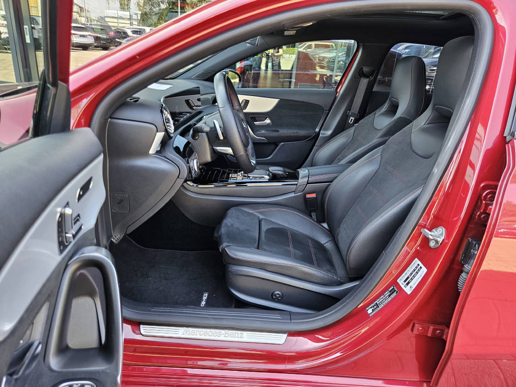 MERCEDES-BENZ A 250 4Matic AMG Line-image-5