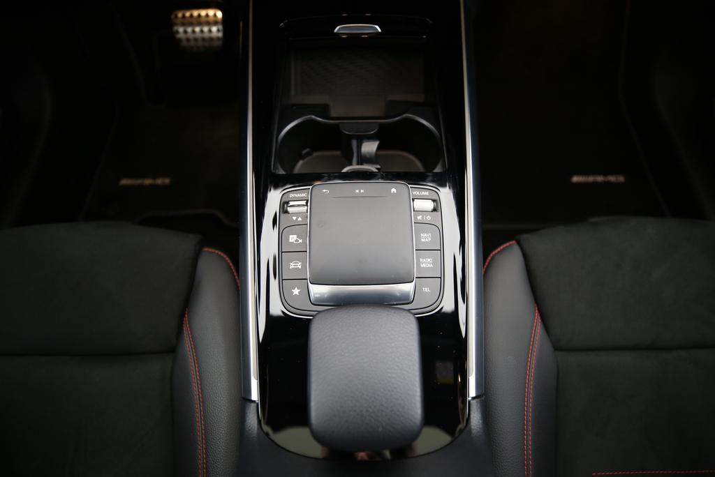 MERCEDES-BENZ EQA 350 Swiss Star AMG Line 4matic-image-9