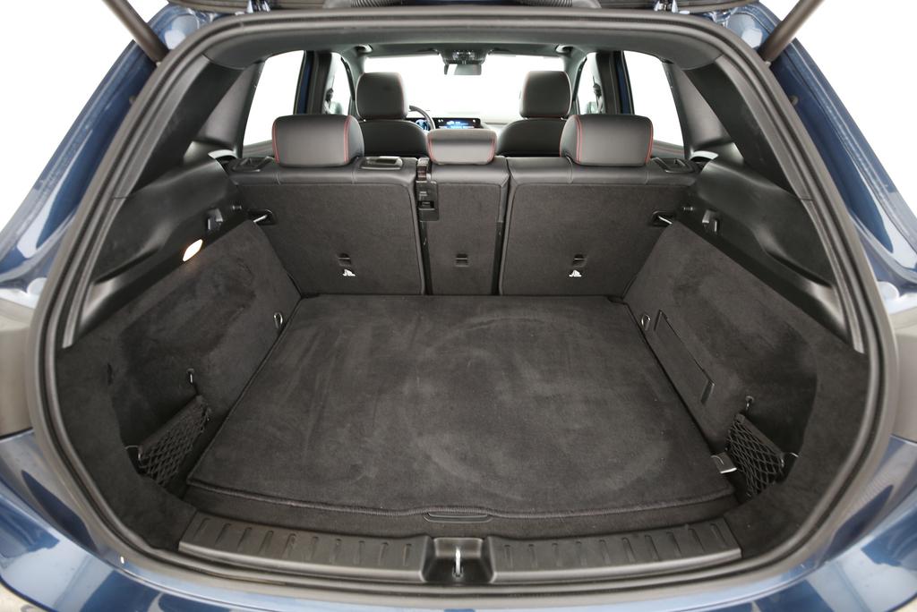 MERCEDES-BENZ EQA 350 Swiss Star AMG Line 4matic-image-14