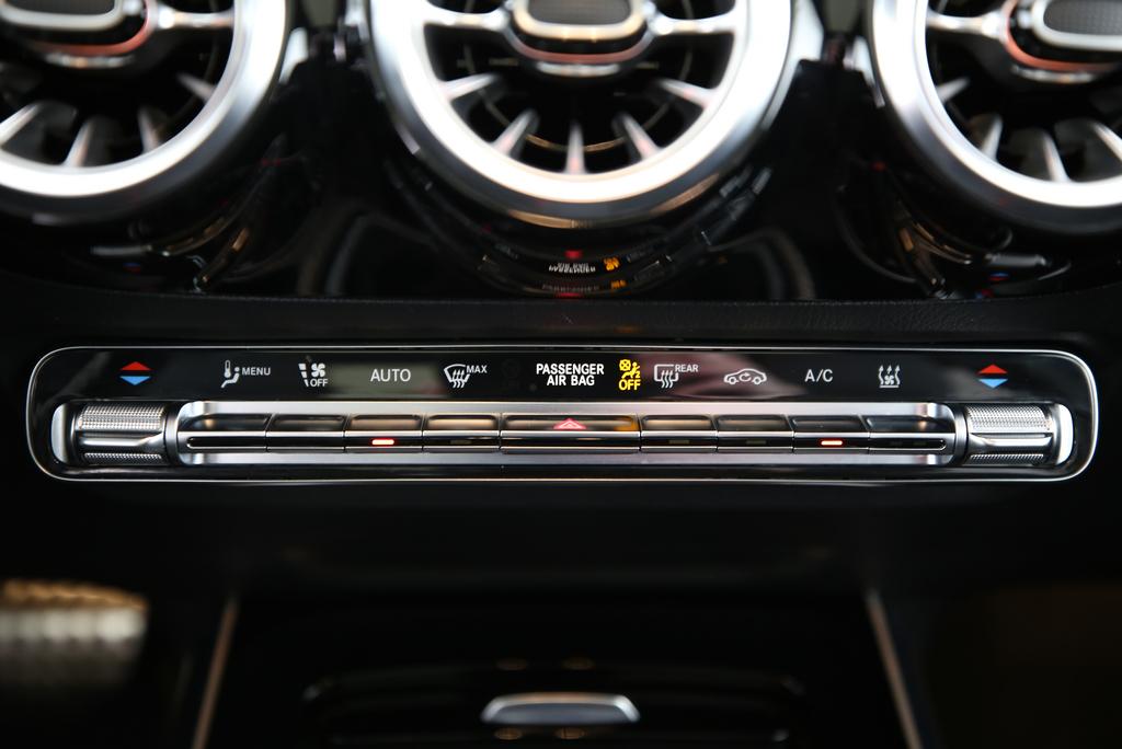 MERCEDES-BENZ EQA 350 Swiss Star AMG Line 4matic-image-8