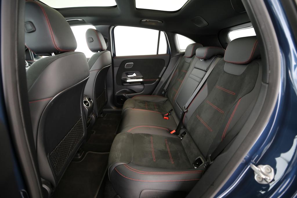 MERCEDES-BENZ EQA 350 Swiss Star AMG Line 4matic-image-11