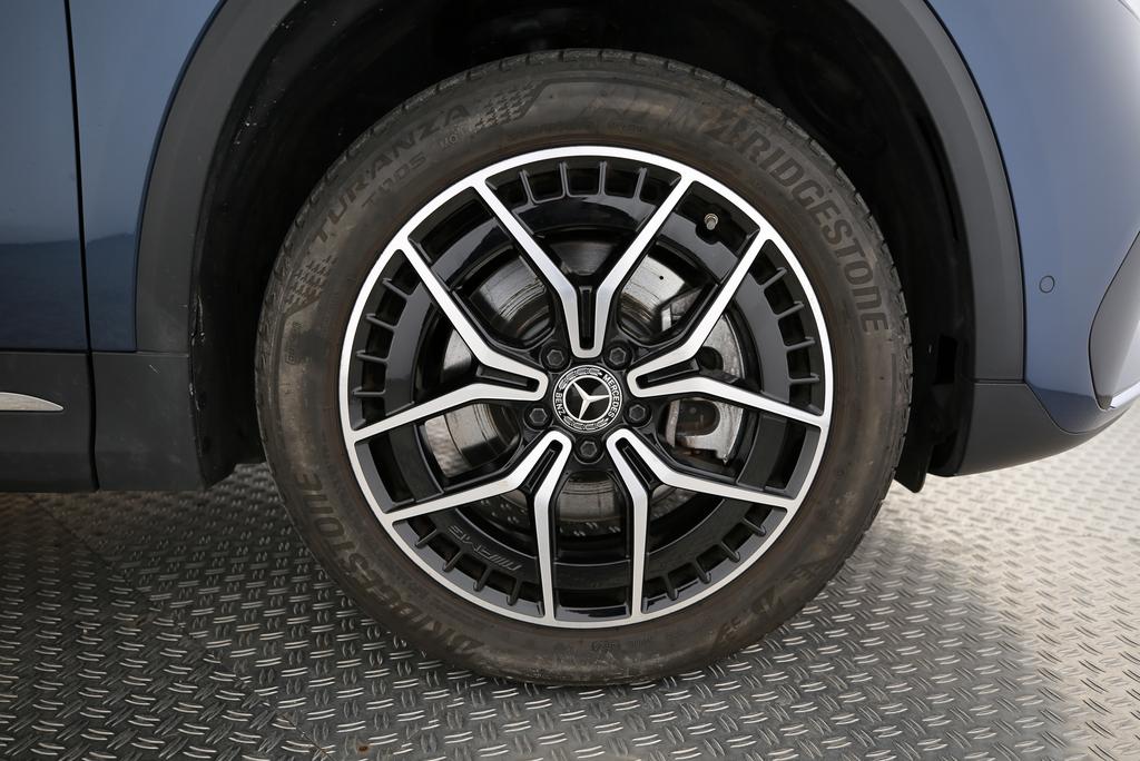MERCEDES-BENZ EQA 350 Swiss Star AMG Line 4matic-image-13