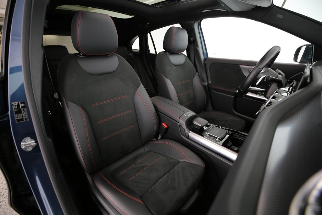 MERCEDES-BENZ EQA 350 Swiss Star AMG Line 4matic-image-10