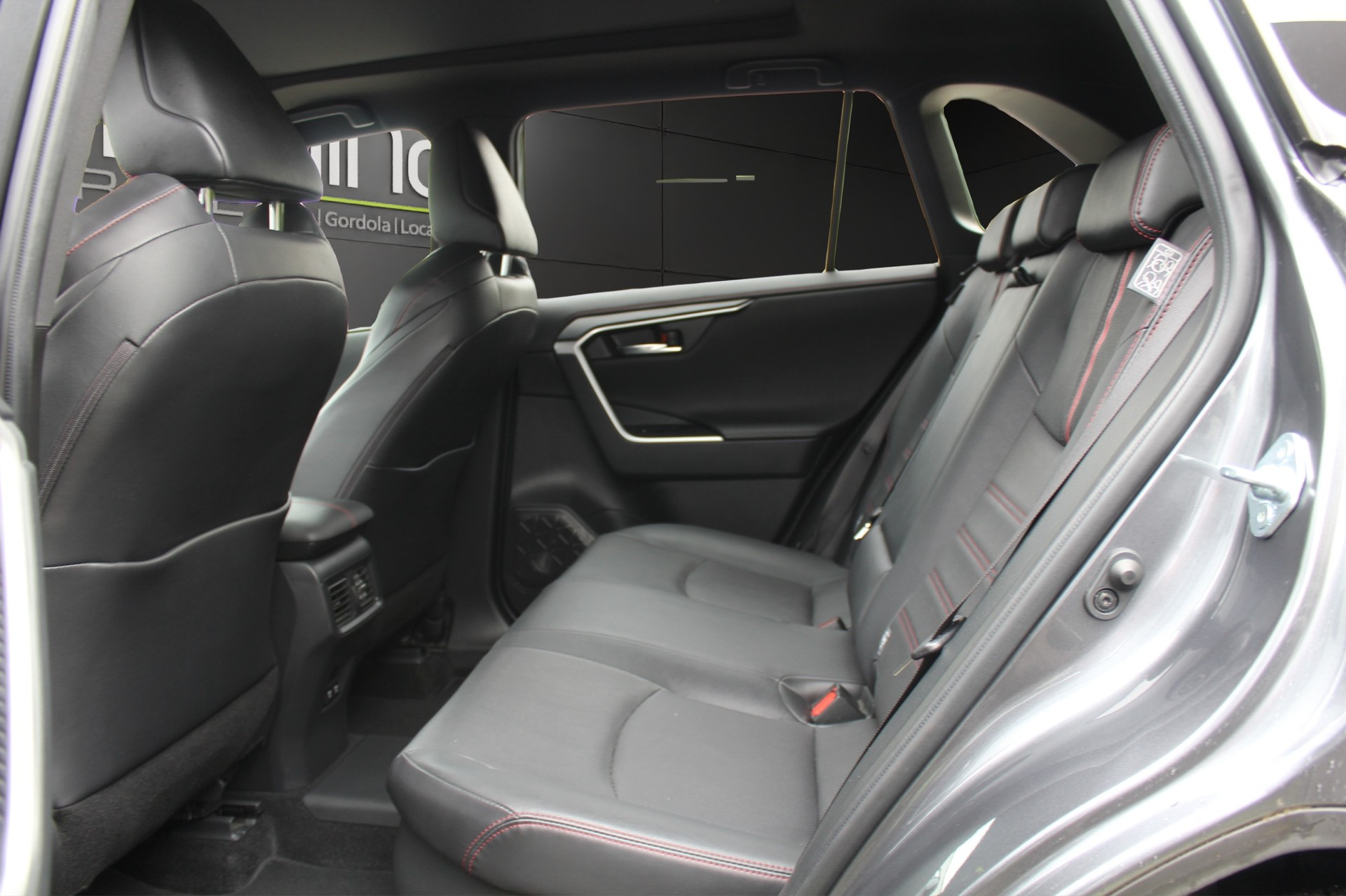 TOYOTA RAV4 2.5 Plug-In-Hybrid Platinum-image-11