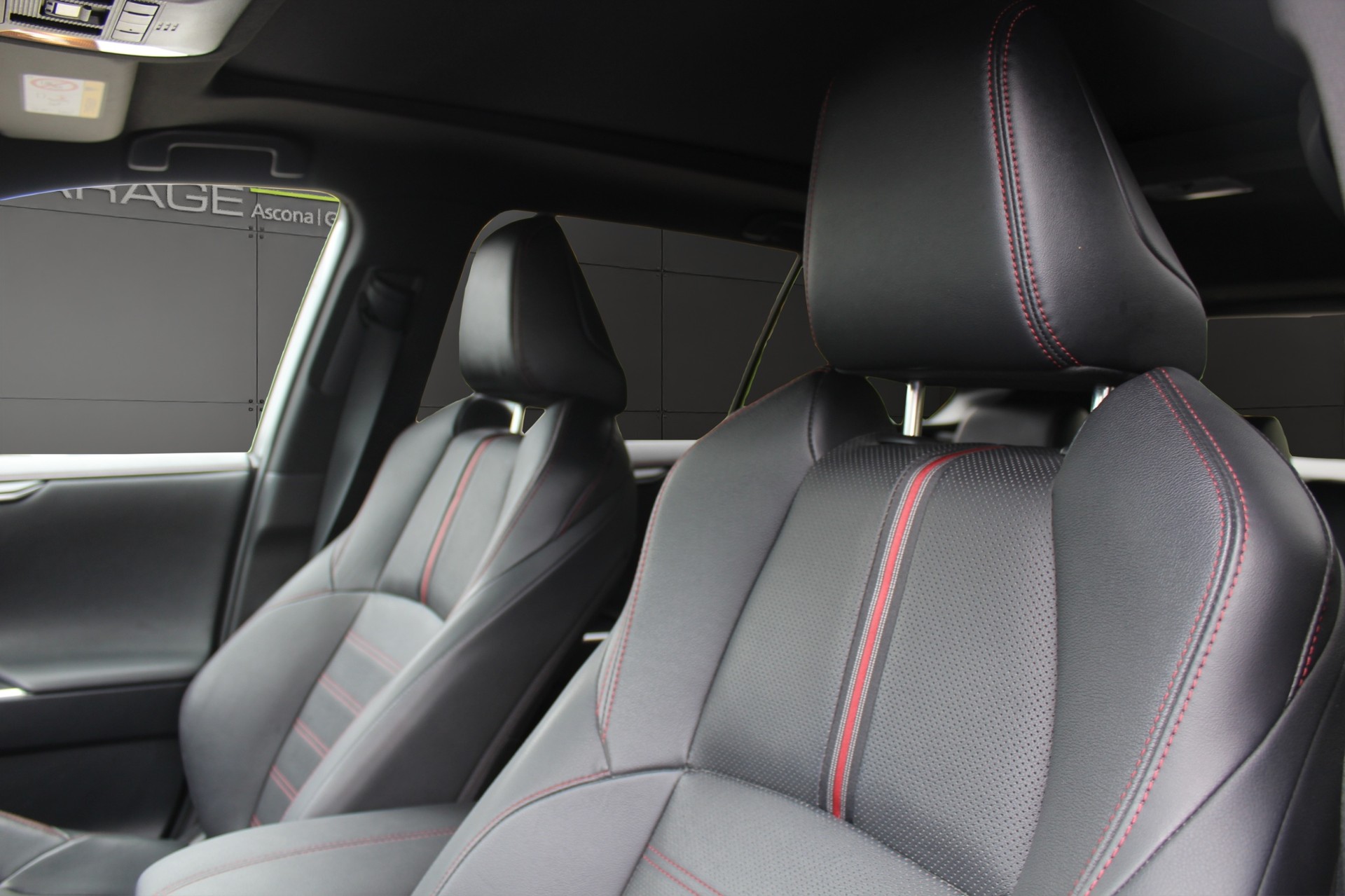 TOYOTA RAV4 2.5 Plug-In-Hybrid Platinum-image-10
