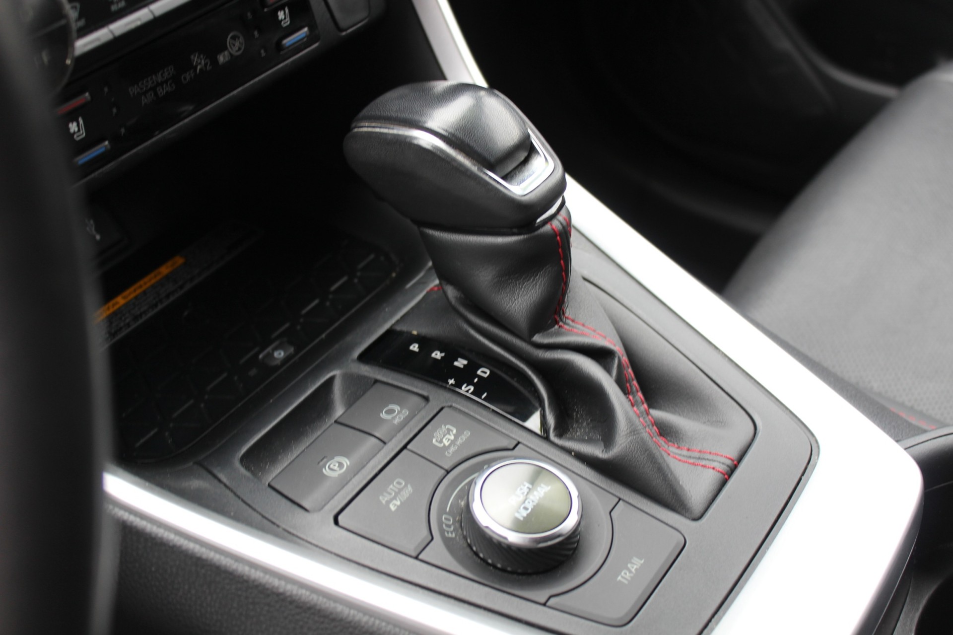 TOYOTA RAV4 2.5 Plug-In-Hybrid Platinum-image-8
