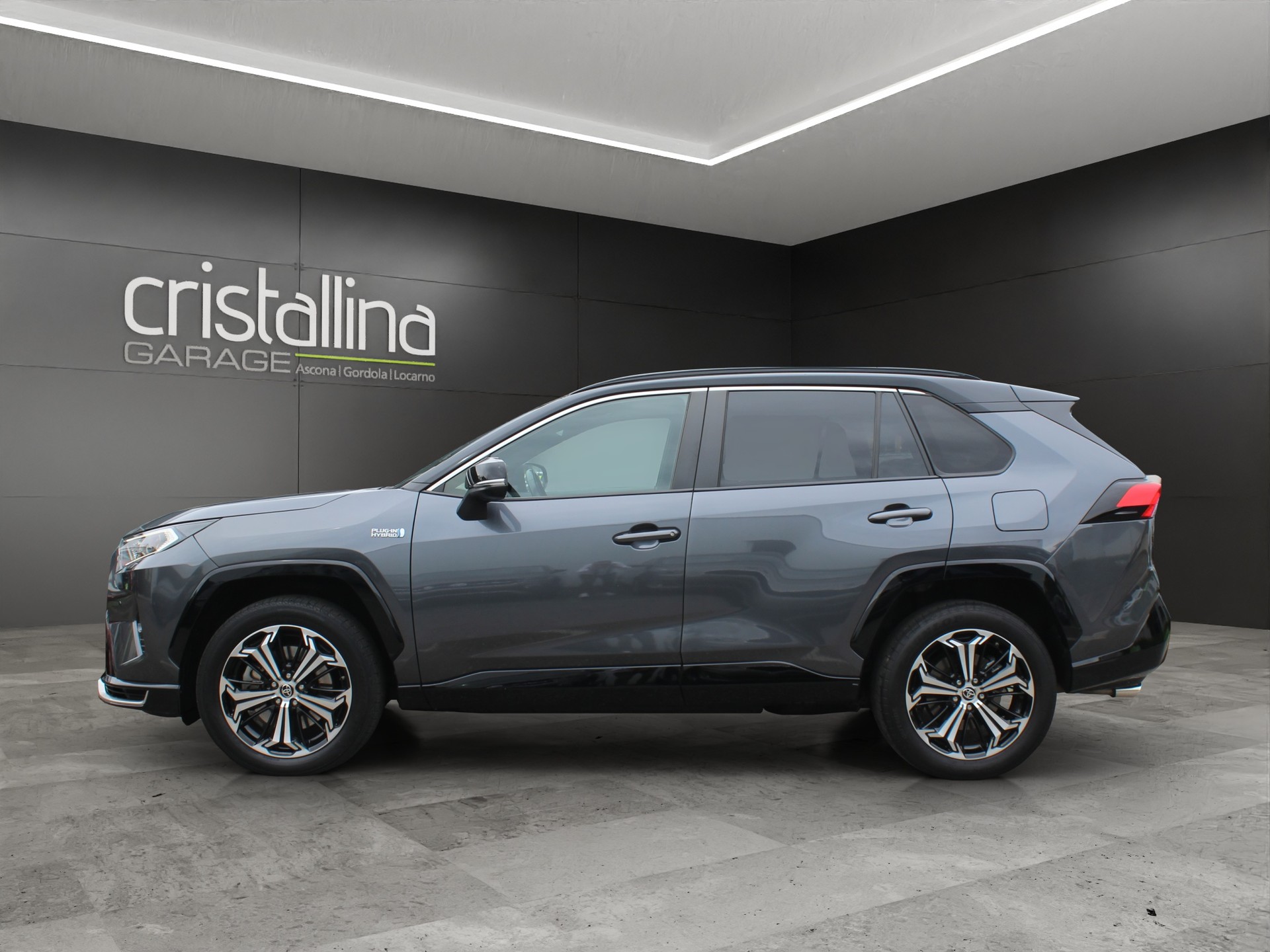 TOYOTA RAV4 2.5 Plug-In-Hybrid Platinum-showroom-element-1