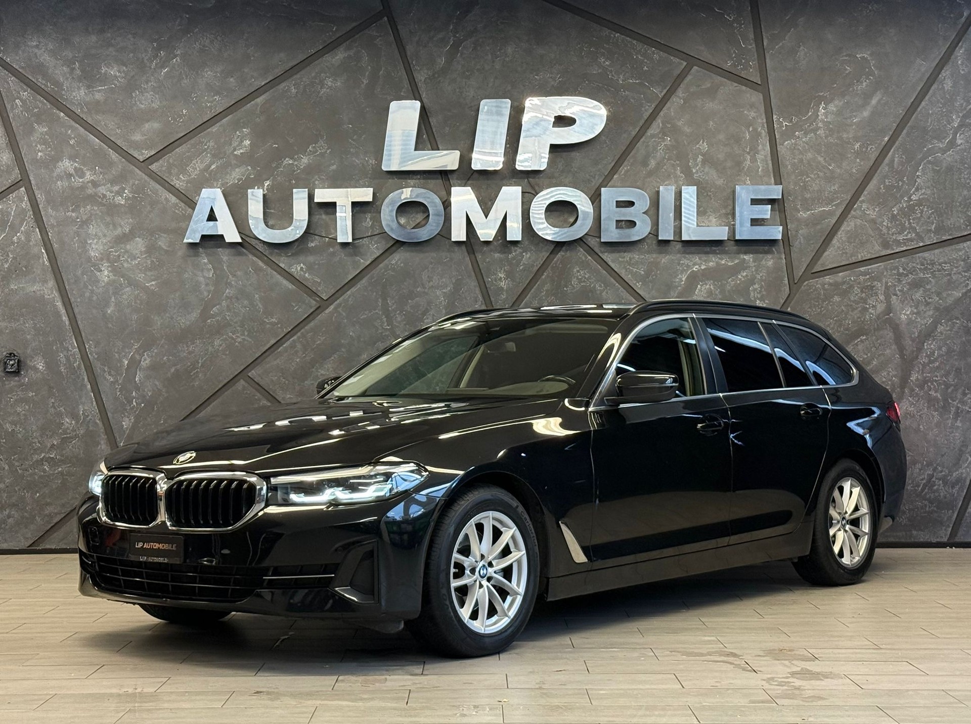 BMW 520d xDrive 48V Touring Steptronic-image-0