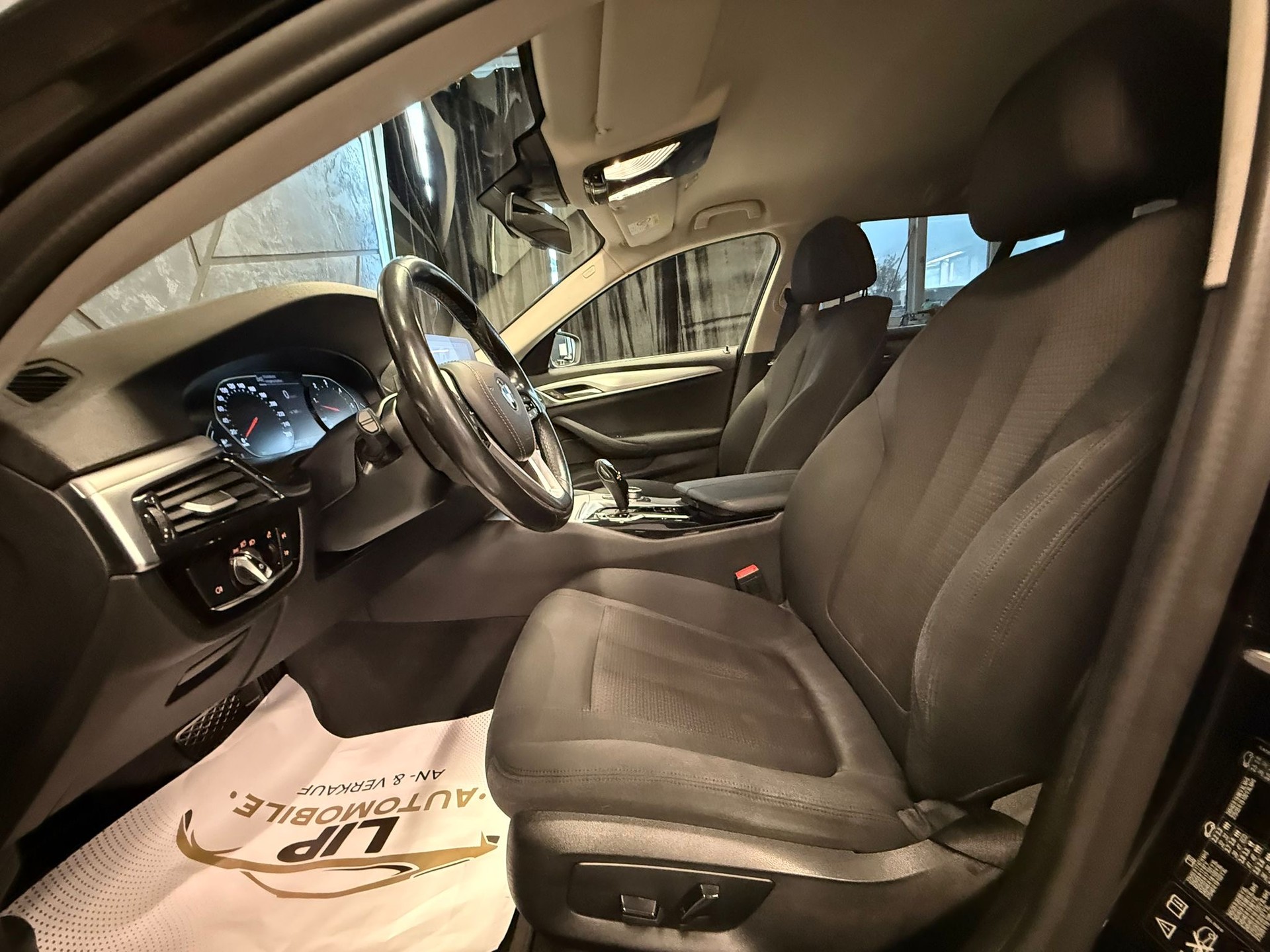 BMW 520d xDrive 48V Touring Steptronic-image-10