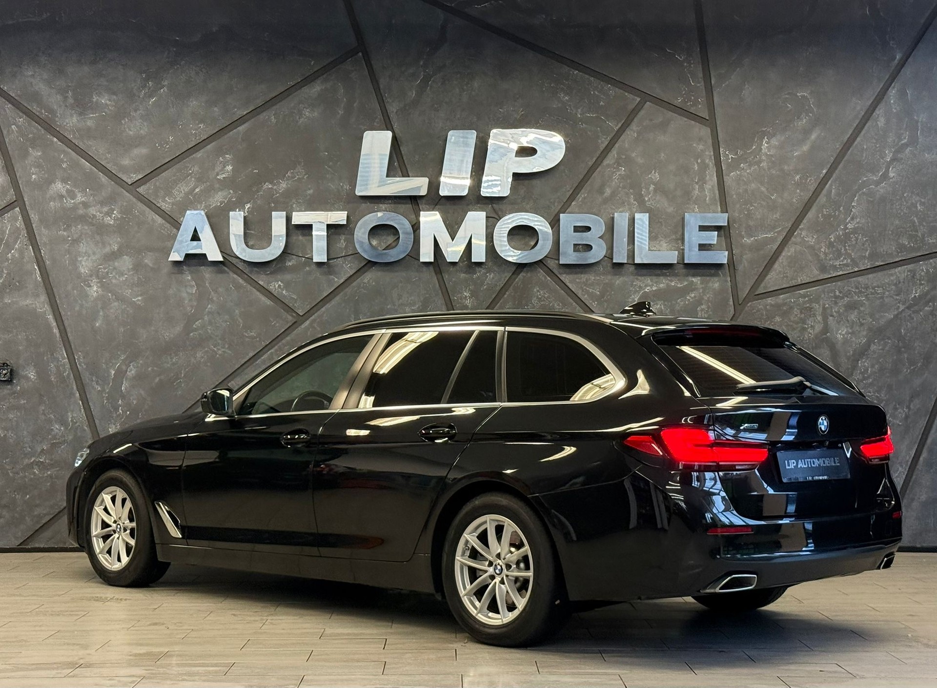 BMW 520d xDrive 48V Touring Steptronic-image-7
