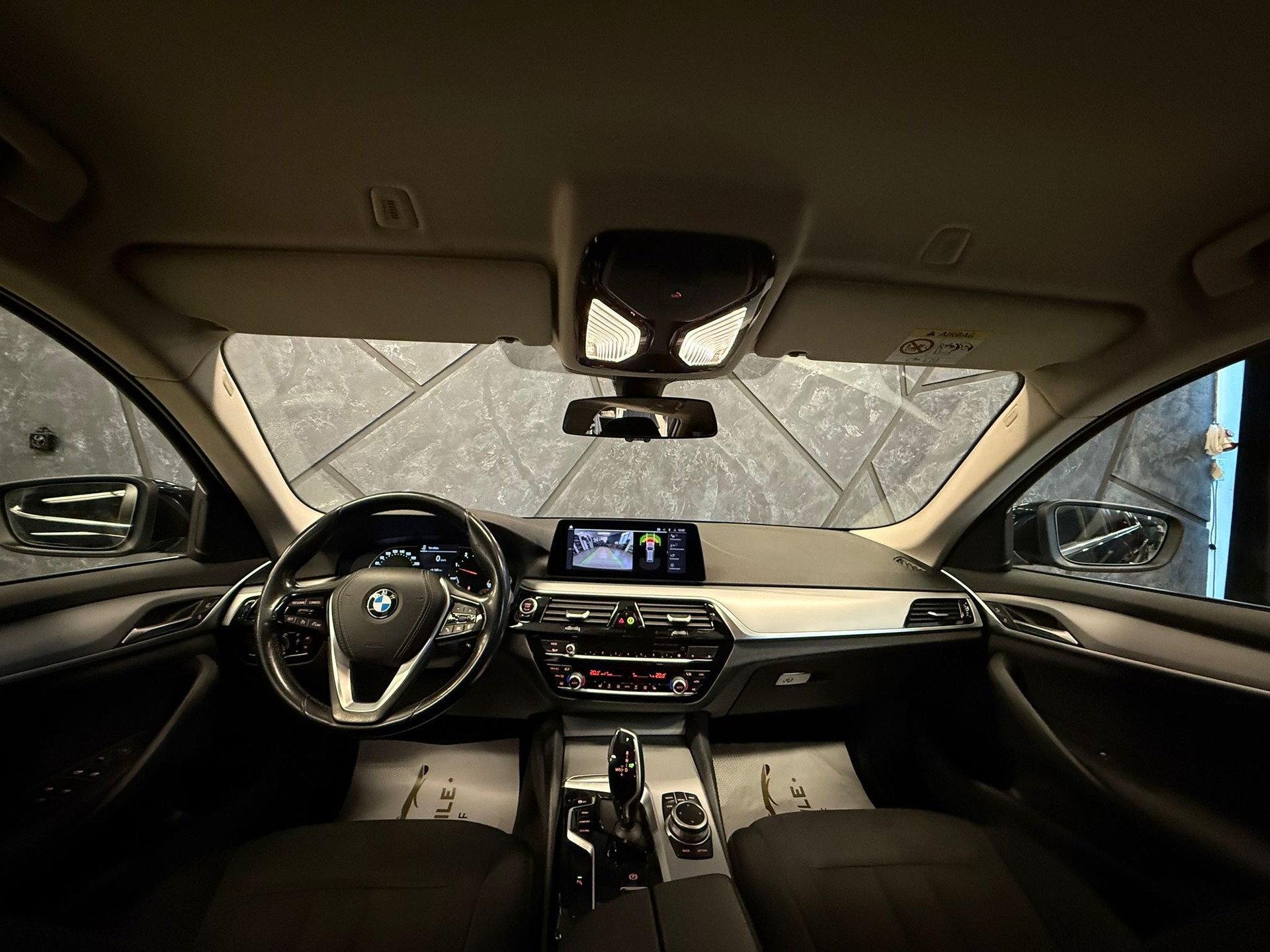 BMW 520d xDrive 48V Touring Steptronic-image-8