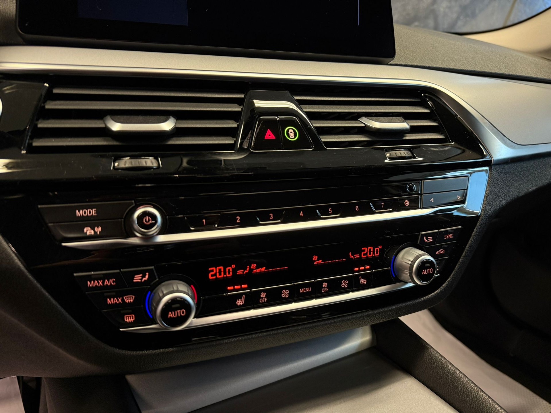 BMW 520d xDrive 48V Touring Steptronic-image-13