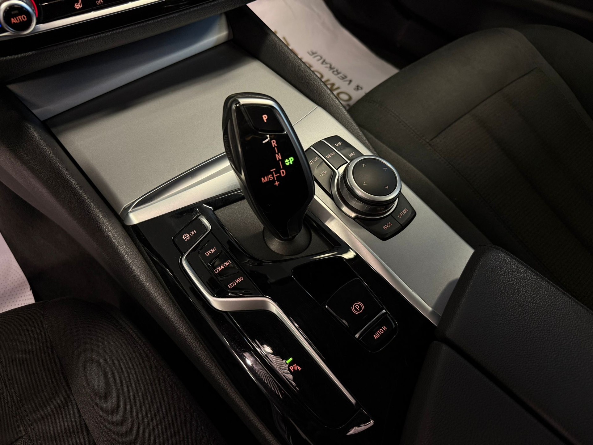 BMW 520d xDrive 48V Touring Steptronic-image-12