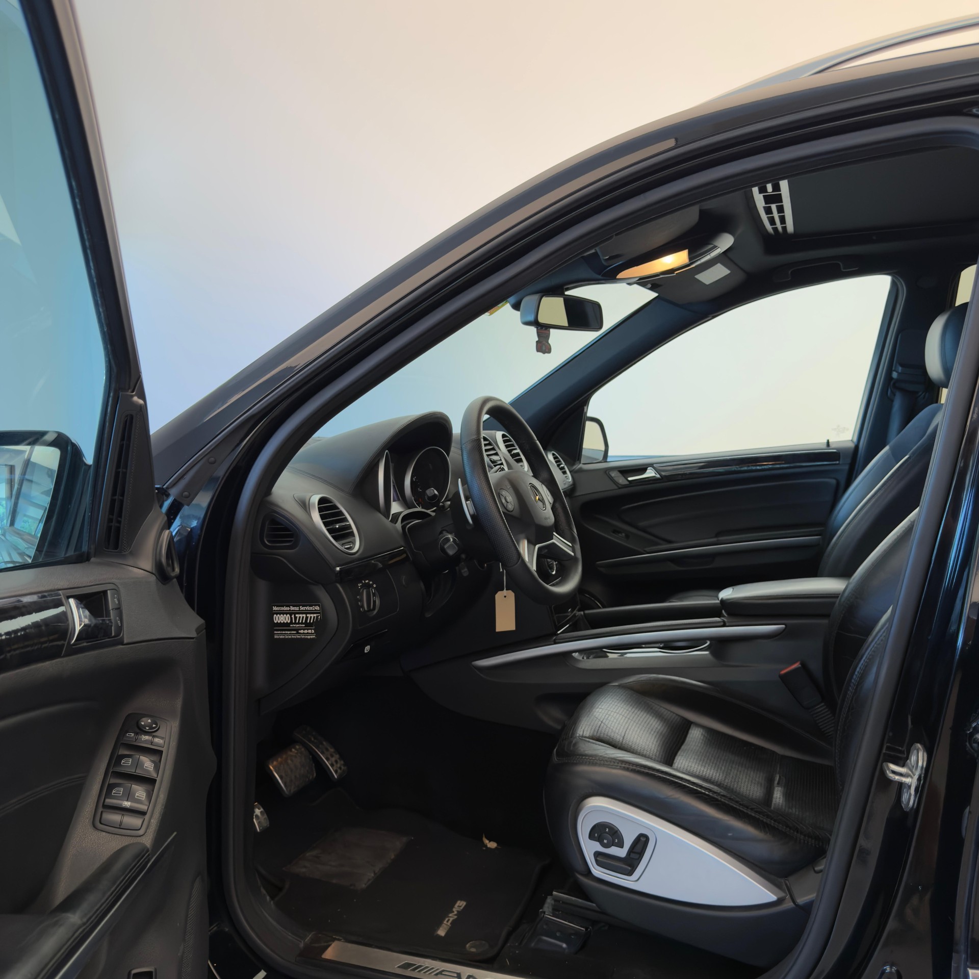 MERCEDES-BENZ ML 63 AMG 4Matic 7G-Tronic-image-4