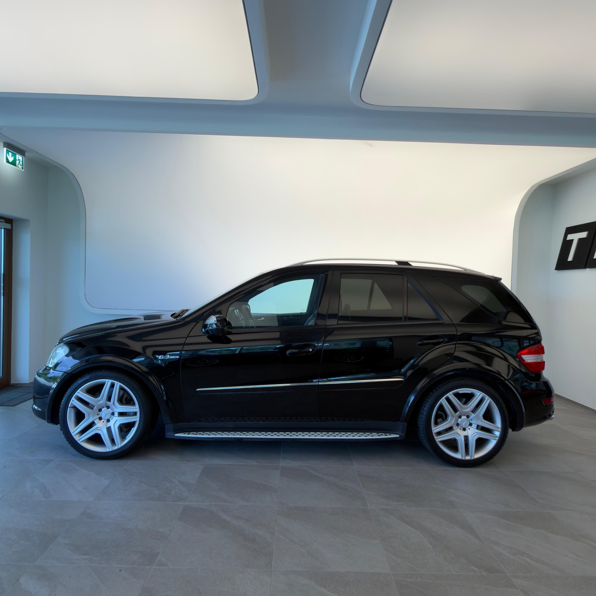 MERCEDES-BENZ ML 63 AMG 4Matic 7G-Tronic-image-2