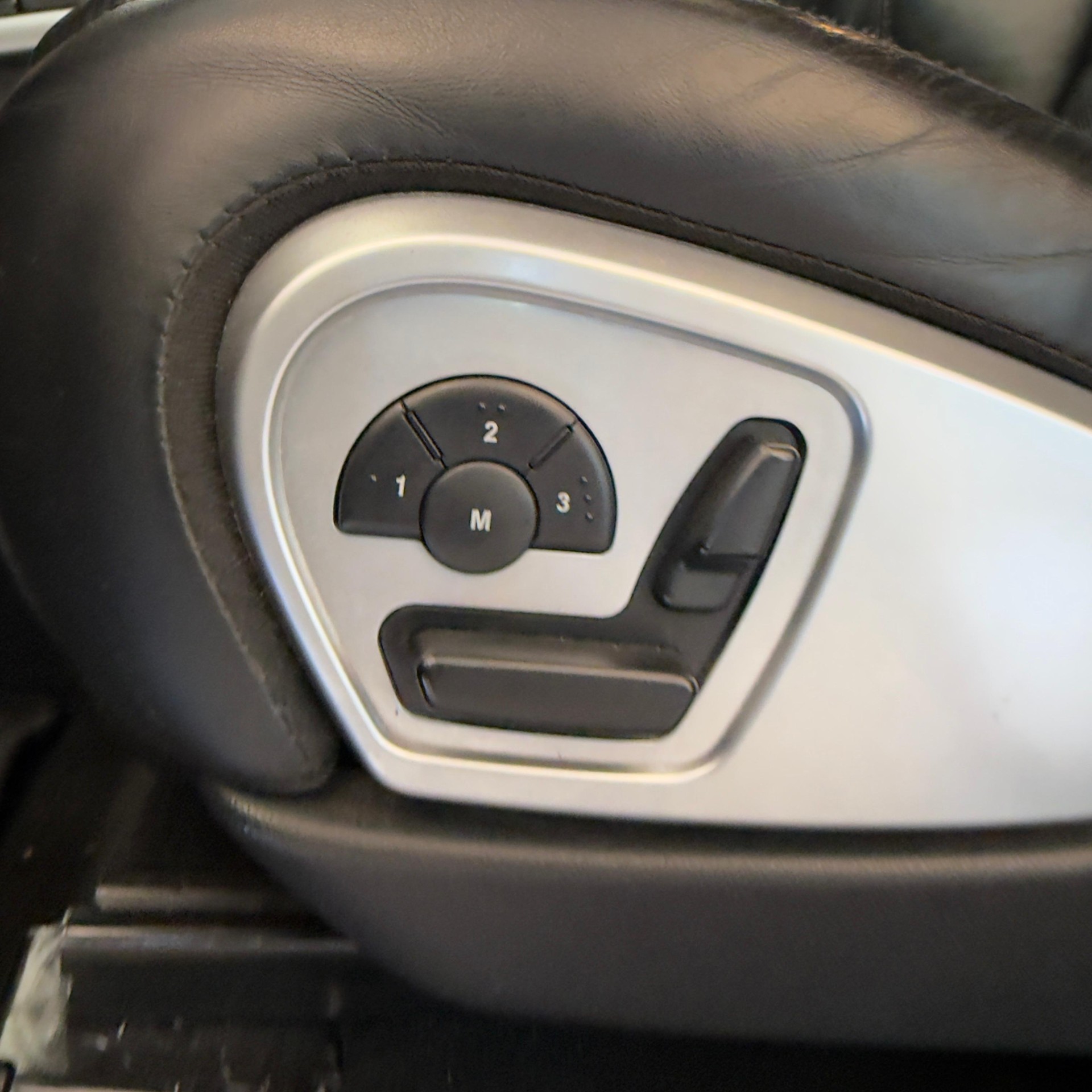 MERCEDES-BENZ ML 63 AMG 4Matic 7G-Tronic-image-8