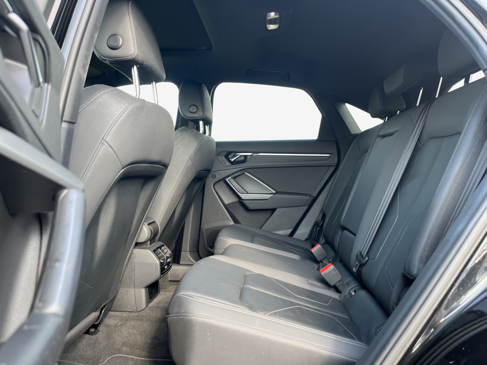 AUDI Q3 Sportback 40 TDI S line Attraction quattro S-tronic-image-11
