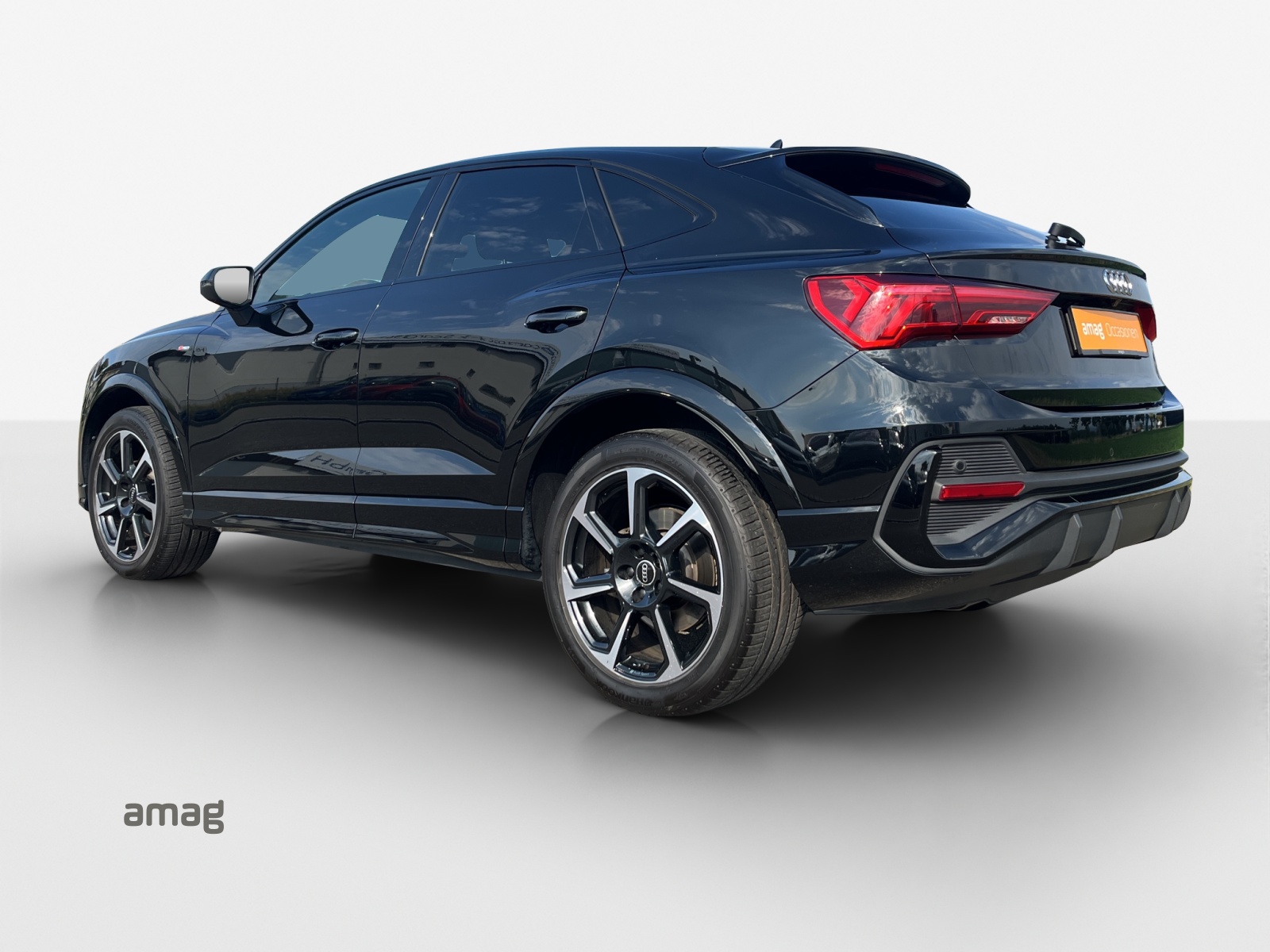 AUDI Q3 Sportback 40 TDI S line Attraction quattro S-tronic-image-2