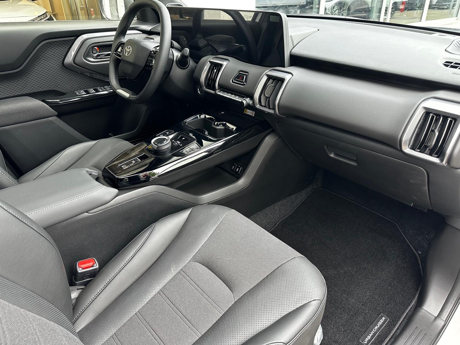 TOYOTA Urban Cruiser Premium AWD-image-13