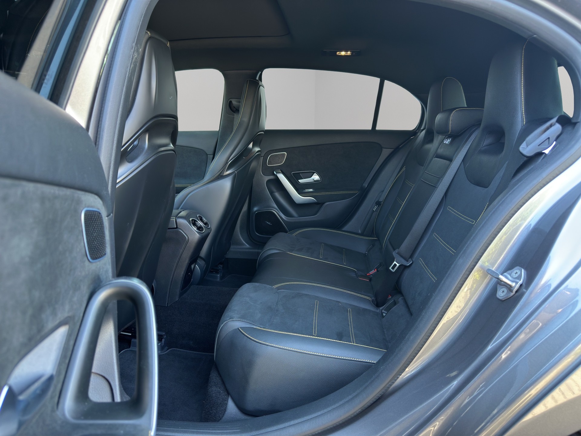 MERCEDES-BENZ A 45 S AMG 4Matic+ Speedshift-image-9