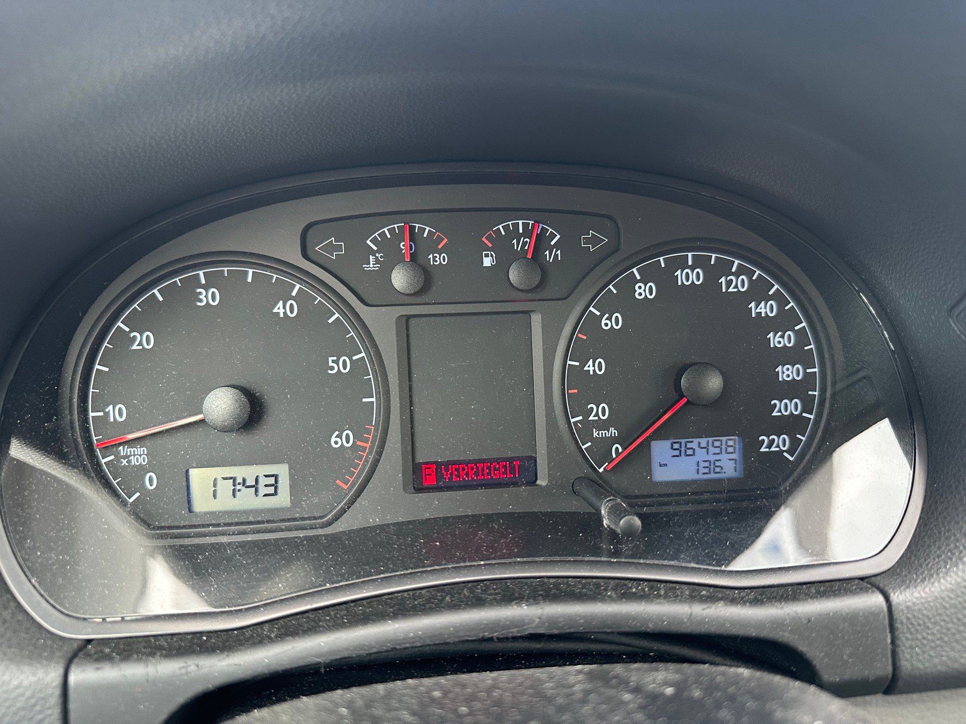 VW POLO-image-5