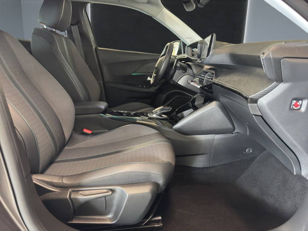 PEUGEOT 2008 1.2 PureTech Allure Pack EAT8-image-10